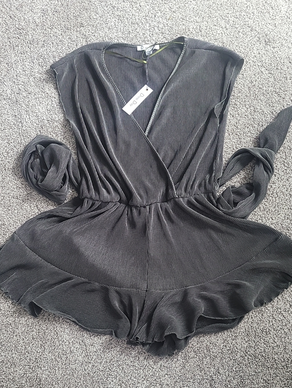 Nwt-Dress Day- Pleated V-Neck Wrap Romper in Army Green Sz-L